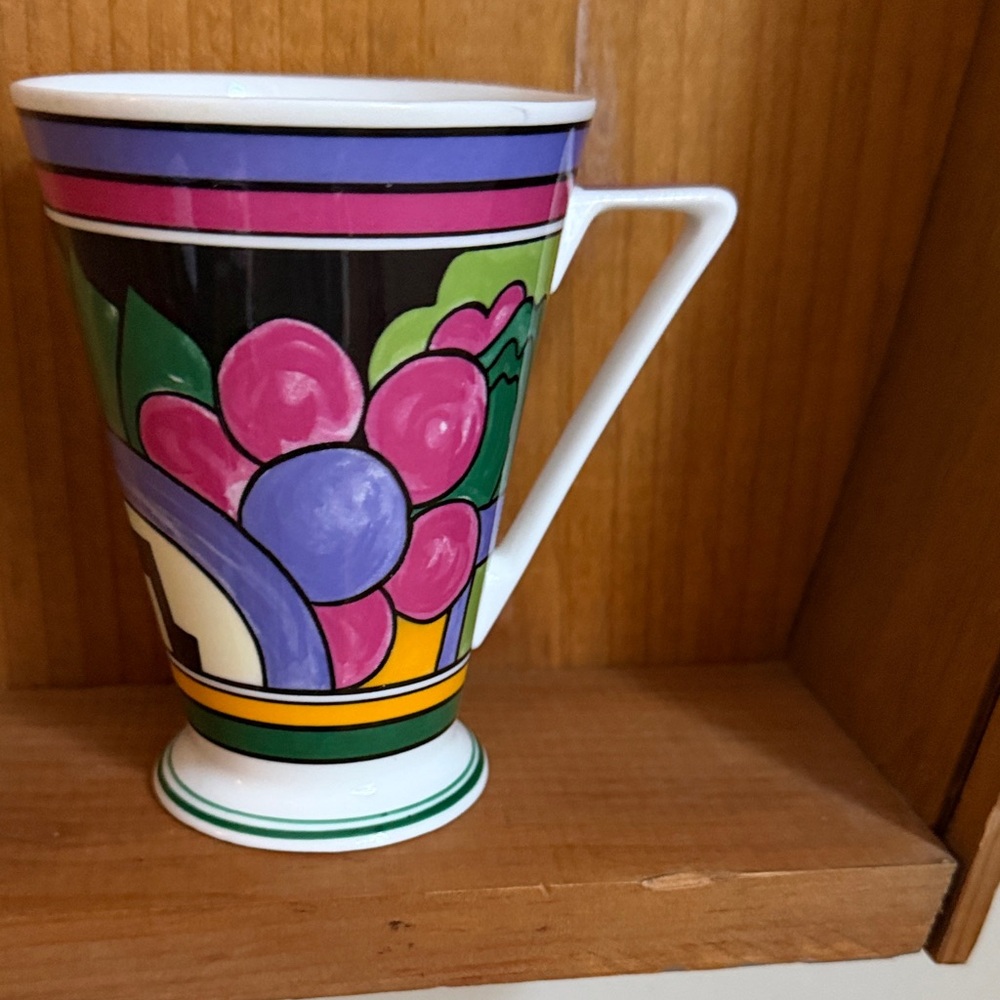 Collectible. Art deco. Made in England. Fine bone china.